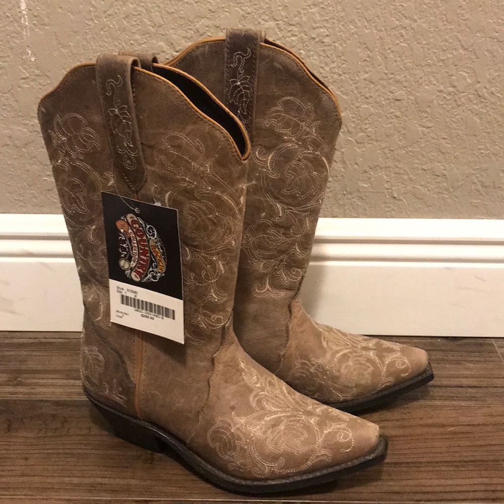 Cowgirl Boots NWT